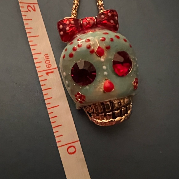 ♥️ Betsey Johnson sugar skull with crystal bow & sparkling eyes ♥️ - Picture 6 of 6